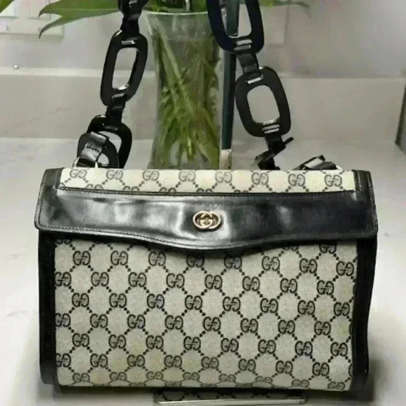 👑👑 Vintage Gucci GG Shoulder Bag EUC! + COA + Dust Bag - Picture 3 of 16